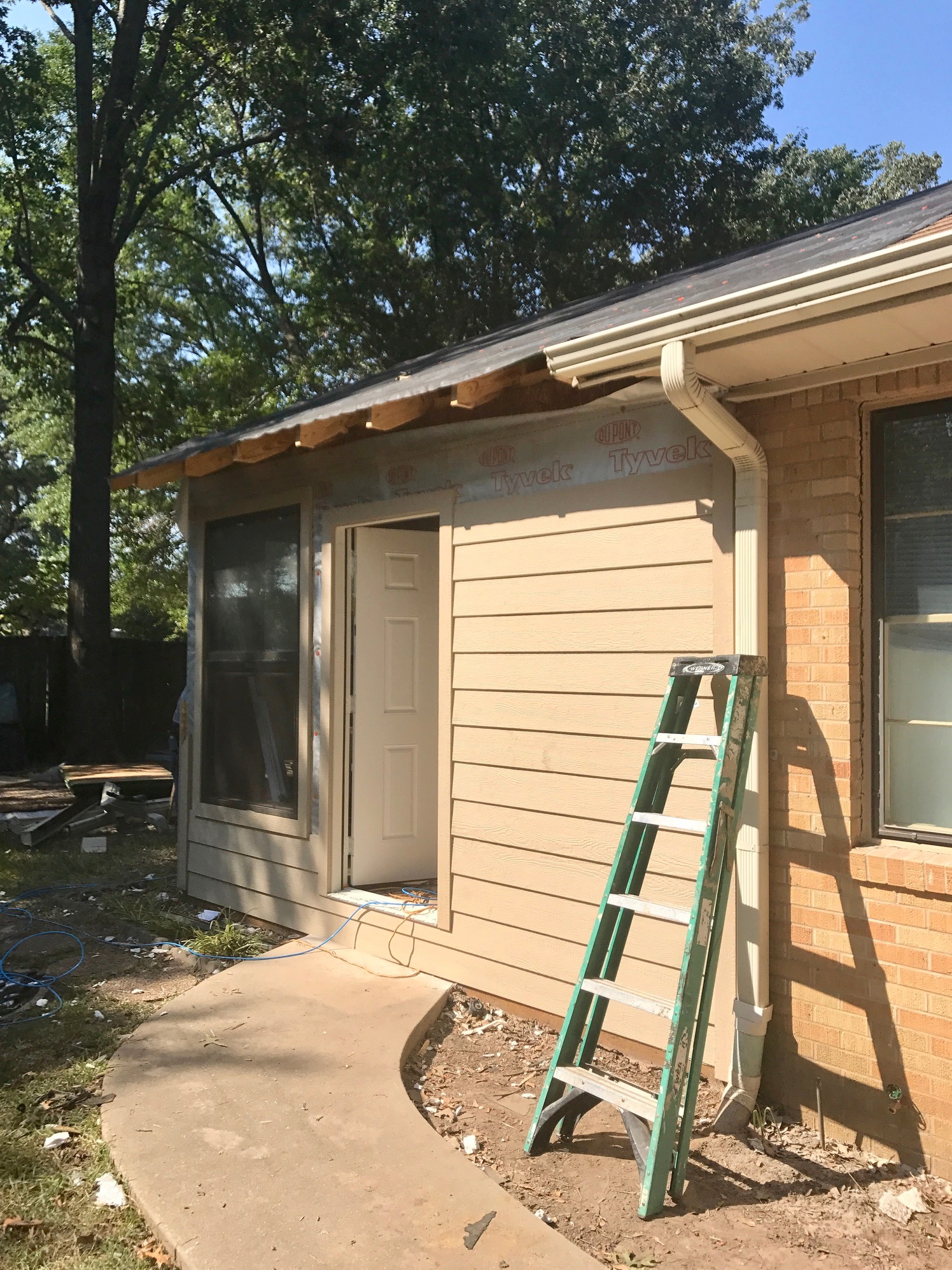 mbr with siding and door